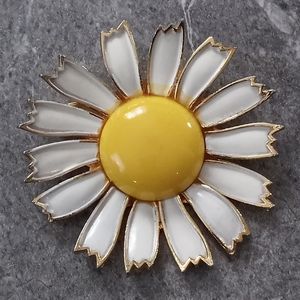 Weiss Daisy Brooch